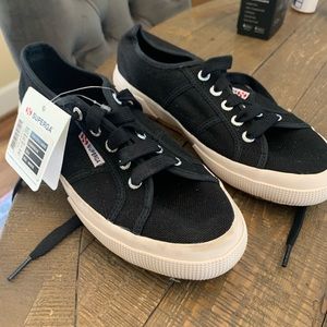 Superga shows. NWT
